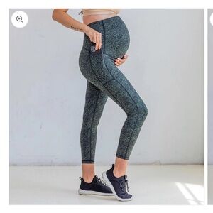 Senita maternity capris size small